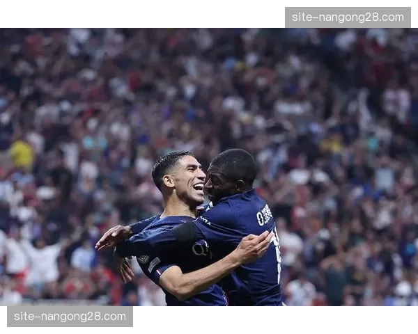 巴黎圣日耳曼基金会举办残疾儿童足球体验日活动，多名一线队球员参与